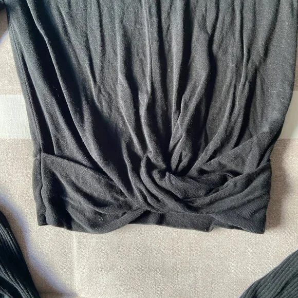 EUC ALO Yoga Black Fitted Twist Front Top Sz XS - Picture 3 of 5